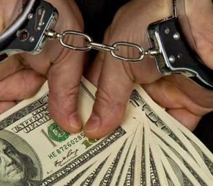 Фото: заступник директора коледжу погоріла на крупному хабарі