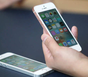 Apple прекратила выпуск дешевых iPhone