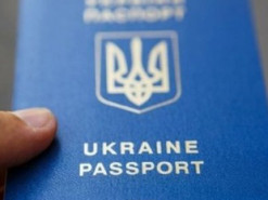 Як чоловіку вивезти дружину, дітей чи батьків за кордон: відповідь ДПСУ