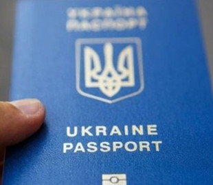 Як чоловіку вивезти дружину, дітей чи батьків за кордон: відповідь ДПСУ