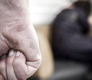 Киянину повідомлено про підозру за знущання над матір’ю