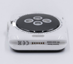 Прототип самых первых Apple Watch в керамическом корпусе показали на фото