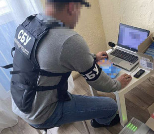 5000 фейковых ников: в Днепре накрыли ботоферму, которая работала на срыв вакцинации