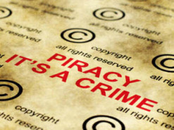 Apple обвинили в размещении пиратских треков в iTunes