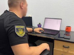 Поліцейські затримали хакера, який продавав бази даних тисяч користувачів