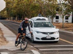 Робомобиль Waymo распознаёт детей и прогнозирует поведение велосипедистов