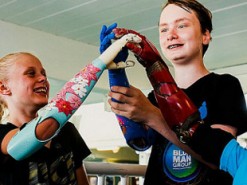 Microsoft создал протезы рук в стиле научно-фантастической игры Halo