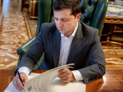 Зеленський схвалив кримінальну відповідальність за публікацію руху та позицій ЗСУ