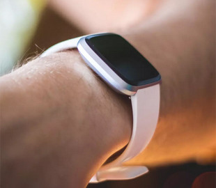 Умные часы Fitbit научатся отслеживать храп