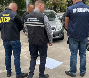 Правоохоронці розкрили нову схему виїзду чоловіків за кордон