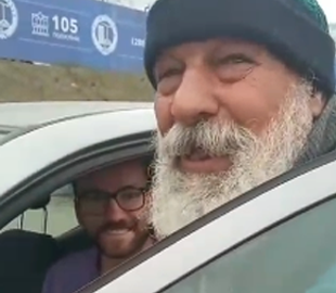 Просит деньги на карту: на дорогах Киева заметили опытного мошенника на авто