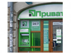 Шахраї оформили кредит на суму 47 499 гривень, але клієнтка ПриватБанку відмовляється за них повертати кошти - що вирішив суд