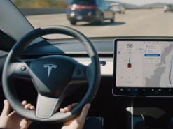 Исследователи выяснили, что использование функции Tesla Autopilot снижает внимание водителей
