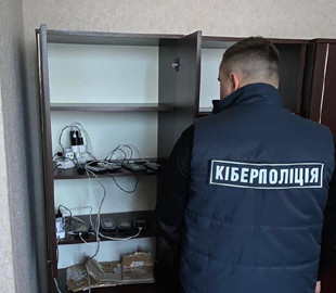 Правоохоронці викрили ботоферму, призначену для атак на лідерів думок