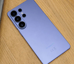 Перші власники найдорожчого Sаmsung поскаржилися на дивний ефект екрана