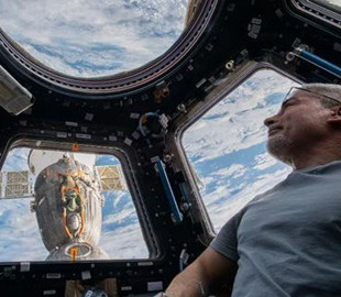 Астронавти із МКС завершили рекордно тривалий космічний політ