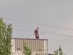 Жители украинского города спутали монтажника связи с безумным рыбаком