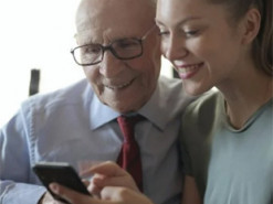 Смартфони для пенсіонерів. Що потрібно зробити у березні, щоб отримати безкоштовний гаджет
