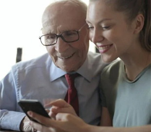 Смартфони для пенсіонерів. Що потрібно зробити у березні, щоб отримати безкоштовний гаджет