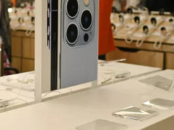 Айфоны все-таки будут: в России узаконили контрабанду