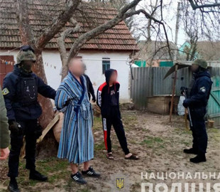 Троє наркодилерів розповсюджували наркотики через соцмережі
