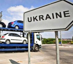 Митниця штрафує водіїв "євроблях" під час війни: як поводитися