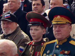 Молодшає з кожним роком: мережі повеселило фото малолітнього "ветерана" в Росії