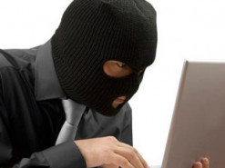 Обещал забрать в США и 2 млн долларов: украинка перечислила мошеннику почти 200 тыс. грн