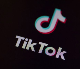Украинские полицейские танцуют и снимают юмористические ролики в TikTok