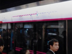 Пассажирам пекинского метро снизят социальный рейтинг за хамство и игру на смартфоне без наушников