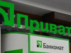 Чоловік розтрощив банкомат ПриватБанку, бо той не повернув карту - що вирішив суд