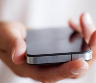 Чоловік вкрав мобільний, який в магазині залишили без нагляду