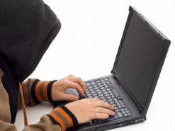 Чоловік перерахував аферистам майже 240 000 гривень за автівку з Європи