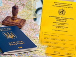 В Украине начали торговать поддельными сертификатами вакцинации: как работают схемы и что грозит мошенникам