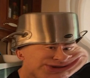 Минутка юмора: Данилко с кастрюлей на голове высмеял российских оккупантов