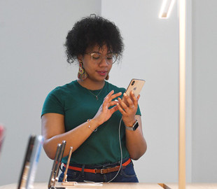 Apple начала тестировать полноэкранный сканер отпечатков пальцев на iPhone