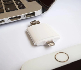 Як скинути фото та відео з iPhone на USB-флешку - комп'ютер не потрібен