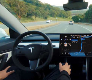 Tesla почала стежити за водіями. Незгодним заблокують автопілот