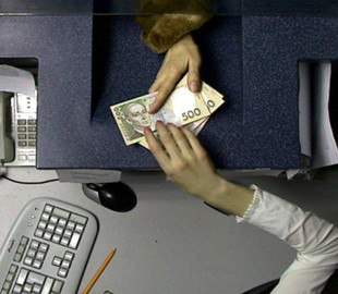 Кассира одесского банка заподозрили в присваивании денег клиентов