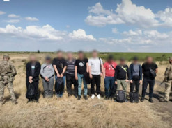 Заплатили до $9000 в криптовалюті незнайомцю з Telegram: на кордоні затримали групу «туристів»