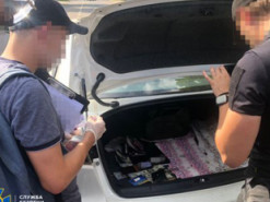 Спіймали прокурора, який за гроші обіцяв "відмазати" військового від тюрми