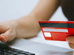 Інтернет-шахраї ошукали жінку на 23 тисячі гривень