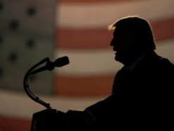 У Facebook спростували чутки про відновлення доступу Трампа до акаунтів в соцмережах