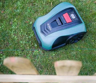 В Германии вор хотел похитить робота-газонокосилку: как устройство предотвратило это