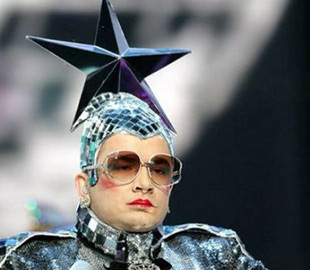 Андрей Данилко в образе Сердючки "победил" российских звезд