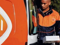 В Нидерландах активно продают форму доставщиков еды, которая помогает «обойти» карантин