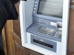 На украинских банкоматах нашли устройства, массово ворующие деньги с карт