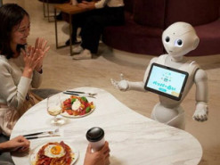 В Японії відкрилося кафе з працівниками-роботами