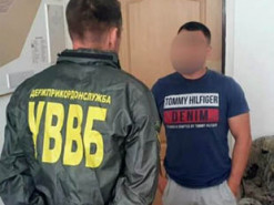 35-річний “студент” спробував закрити очі закарпатським прикордонникам двома тисячами доларів