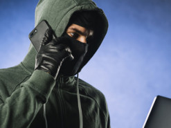 Чоловік за неіснуючий телефон заплатив більше 12 тисяч гривень